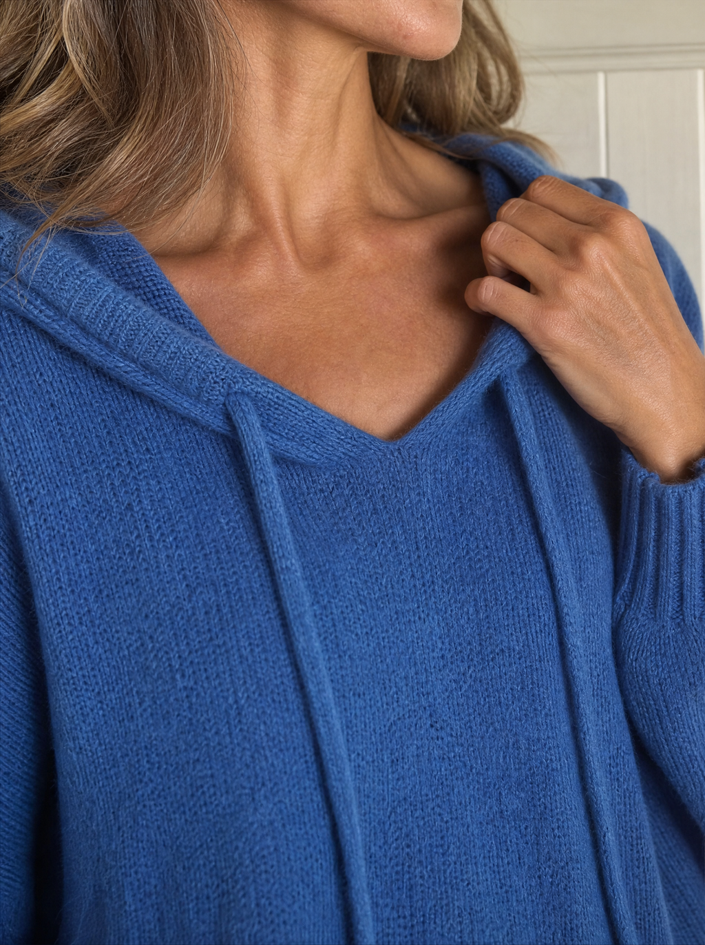 Casual Loose Fit Hooded Knit Sweater with Ribbed Hem - detail